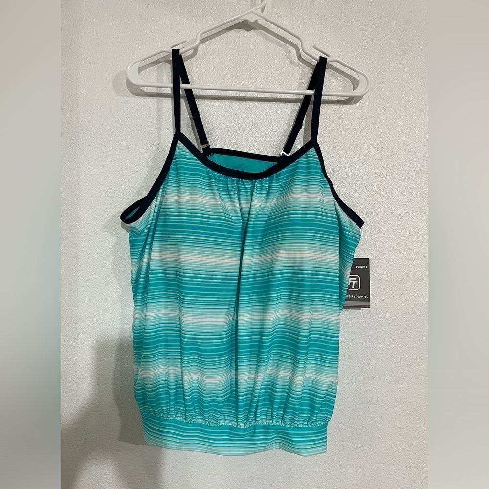 Free tech size 1X NWT aqua blue tankini top